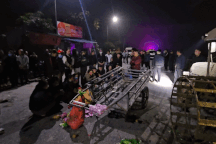 2 vợ chồng tử vong khi đi chợ, người thân khóc thảm thiết tại hiện trường