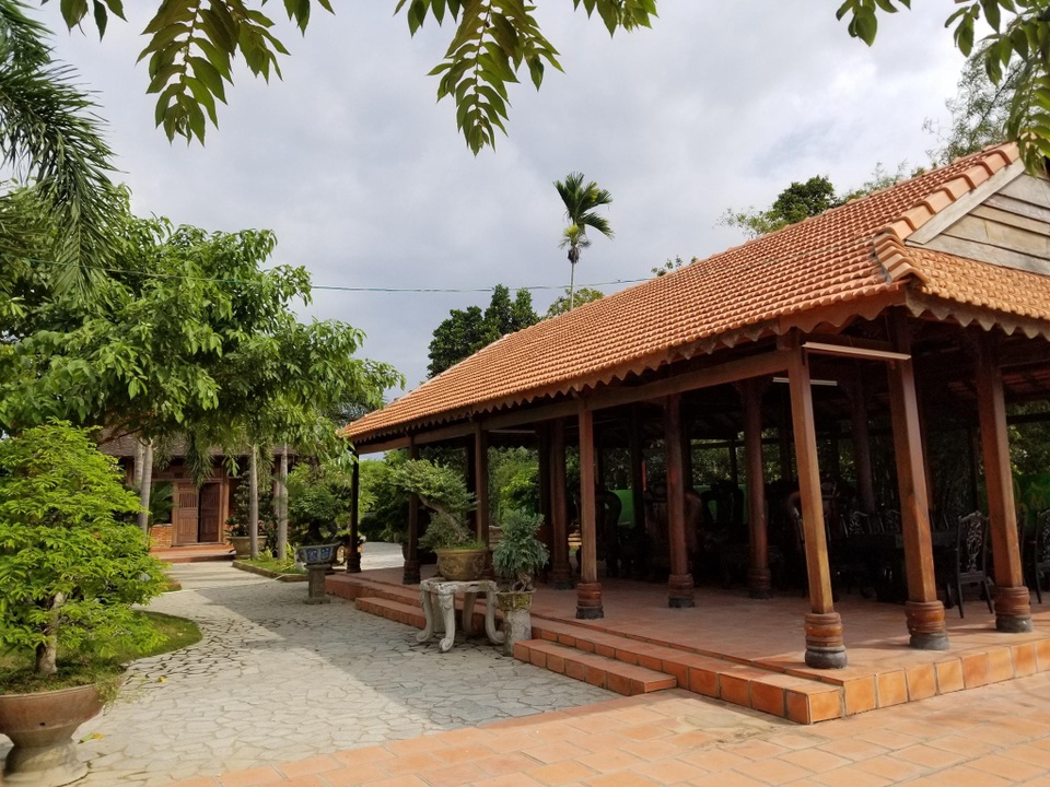 Choáng ngợp “biệt phủ” gỗ hoành tráng rộng 1300m2 ở Nha Trang - 4 Choáng ngợp “biệt phủ” gỗ hoành tráng rộng 1300m2 ở Nha Trang - 4