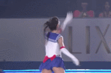 Nữ nghệ sĩ trượt băng hóa thân thành “Thủy thủ mặt trăng” gây sốt cộng đồng mạng