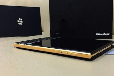 Xuất hiện BlackBerry Passport "dáng lạ" bản vàng xa xỉ