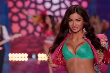 Kelly Gale trình diễn cho Victoria's Secret