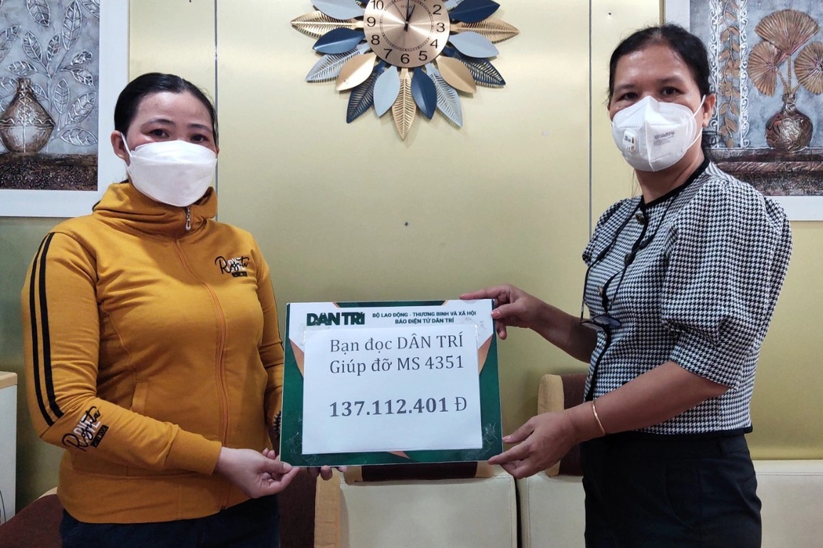 Cậu bé mồ côi có khối u khủng ăn hết bên đùi đã có tiền xạ trị - 1 Cậu bé mồ côi có khối u khủng ăn hết bên đùi đã có tiền xạ trị - 1