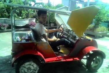 Nam sinh cấp 3 chế tạo thành công ô tô chạy bằng năng lượng mặt trời