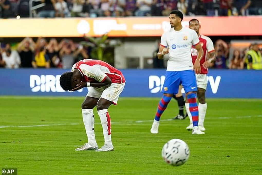 Arsenal ngược dòng hạ Barcelona trong trận cầu có 8 bàn thắng - 3 Arsenal ngược dòng hạ Barcelona trong trận cầu có 8 bàn thắng - 3