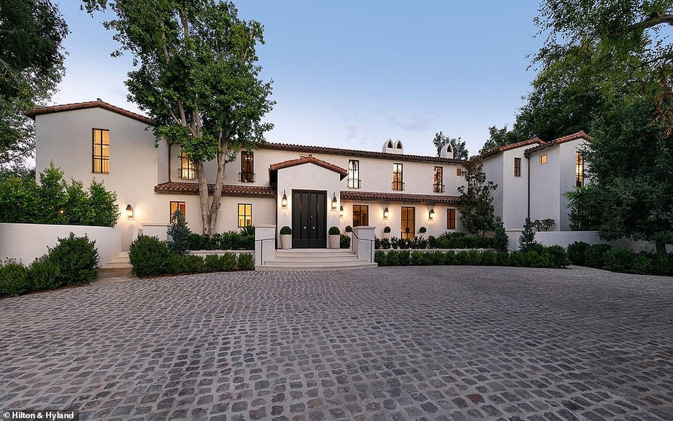 Tỷ phú sáng lập Uber vung tiền tậu biệt thự 43 triệu USD giữa tâm dịch - 1 Tỷ phú sáng lập Uber vung tiền tậu biệt thự 43 triệu USD giữa tâm dịch - 1