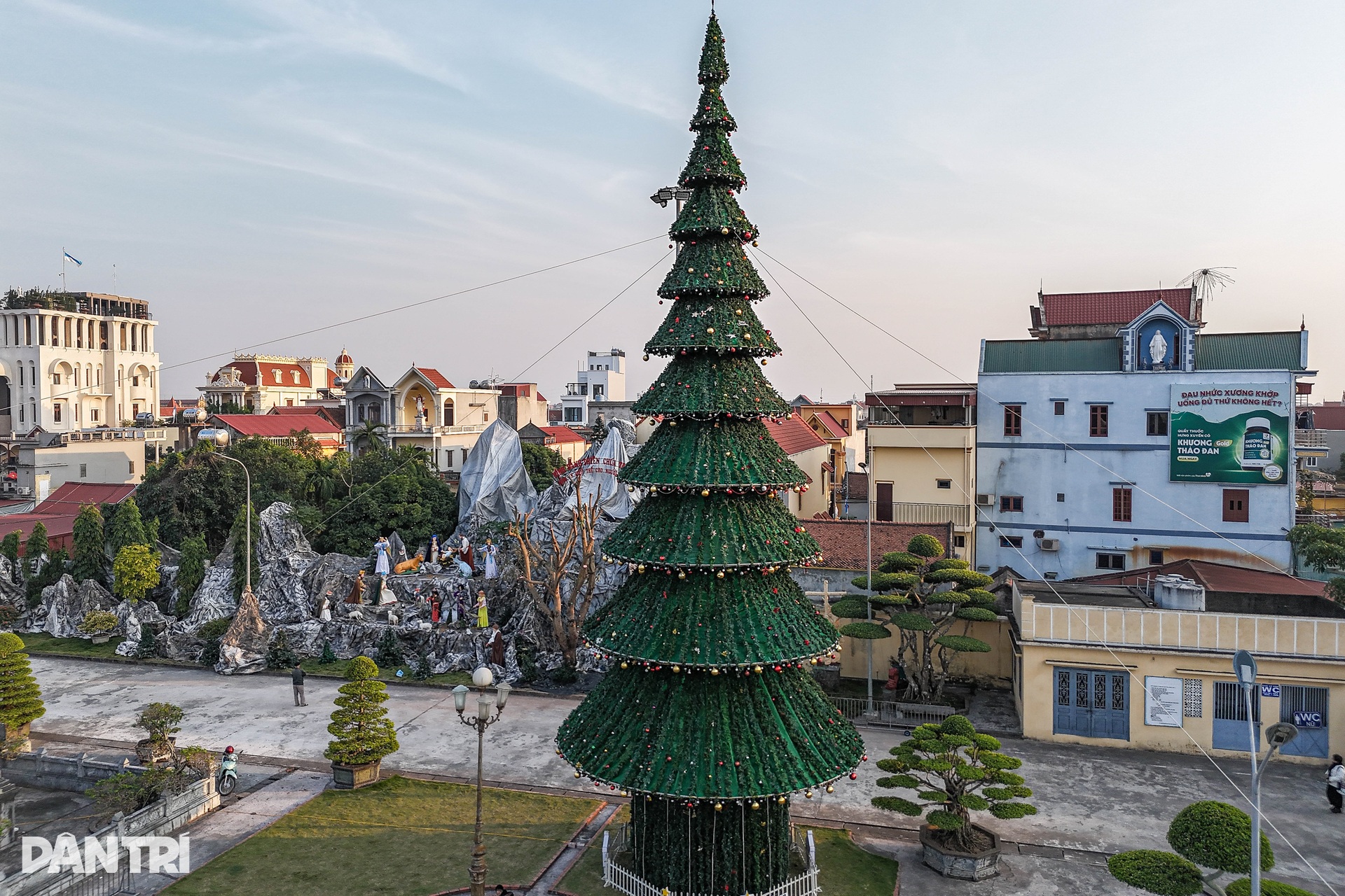 Nam Định: Nhà thờ trang hoàng lộng lẫy đón Giáng sinh - 12 Nam Định: Nhà thờ trang hoàng lộng lẫy đón Giáng sinh - 12