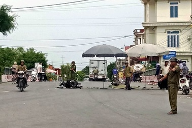 Hai xe máy "đấu đầu", 3 người thương vong