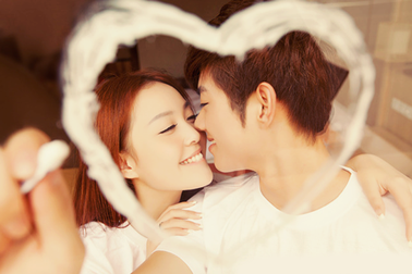 Chàng trai thẳng thừng chia tay vì bạn gái đòi mua đồ ăn giữa ngày lụt lội