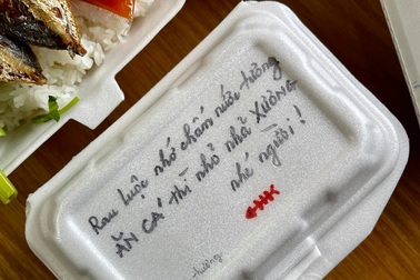 Thầy giáo mồ côi và những hộp cơm... "biết nói" dành cho bác sĩ, F0