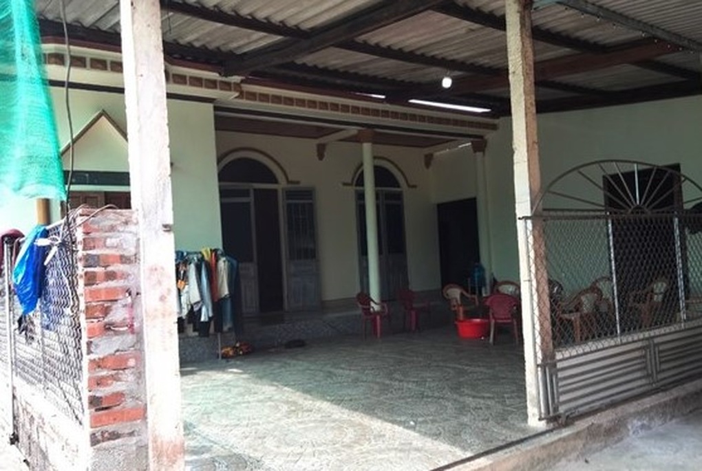 Khởi tố người cha dùng dao chém con trai tử vong - 1 Khởi tố người cha dùng dao chém con trai tử vong - 1