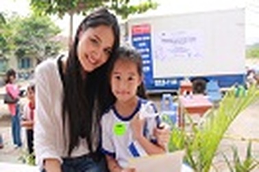 Hoa hậu Hương Giang đồng hành bảo vệ nụ cười trẻ em Việt Nam
