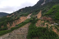 Núi có nguy cơ sạt lở, xã kiến nghị di dời hơn 1.200 người