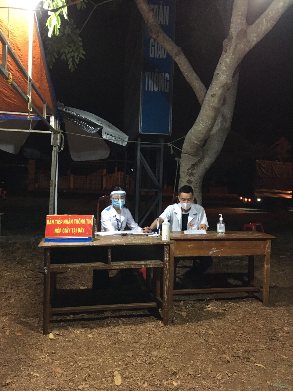 Đắk Lắk: Hàng trăm sinh viên tình nguyện xung phong chống dịch Covid-19 - 3 Đắk Lắk: Hàng trăm sinh viên tình nguyện xung phong chống dịch Covid-19 - 3