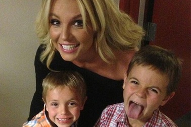 “Sao” tưng bừng đón “Ngày của Mẹ”