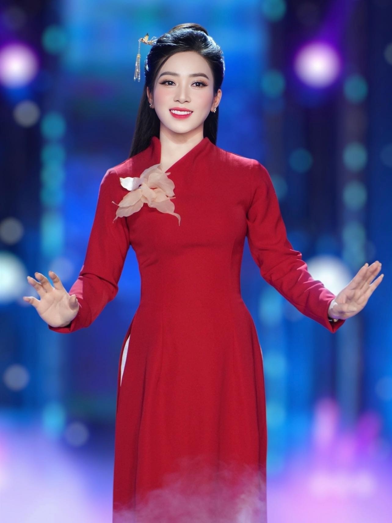 Nữ trung úy xinh đẹp gây sốt tại Dinh Độc Lập là ai? - 10 Nữ trung úy xinh đẹp gây sốt tại Dinh Độc Lập là ai? - 10
