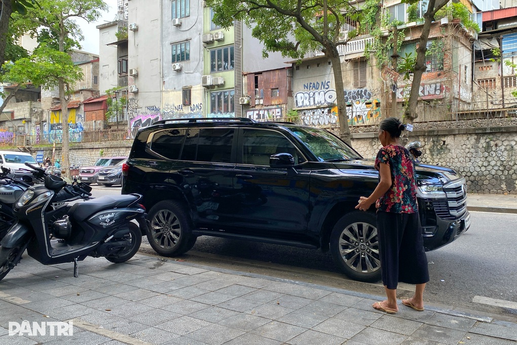 Xe đến nhà tang lễ Hà Nội không còn bị thu phí sau vụ một người bị xử phạt - 2 Xe đến nhà tang lễ Hà Nội không còn bị thu phí sau vụ một người bị xử phạt - 2