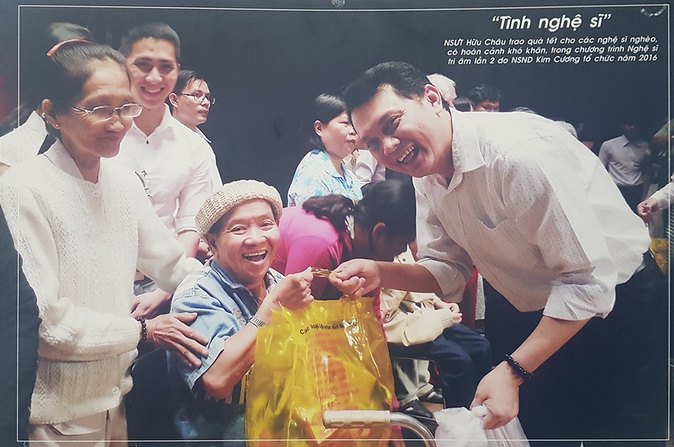 Nhiều nghệ sĩ xúc động nhìn lại ký ức qua triển lãm sân khấu - 18