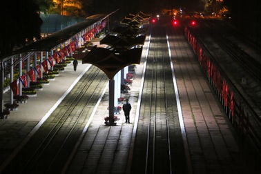 Ga Đồng Đăng trong đêm chờ đón đoàn tàu bọc thép Triều Tiên