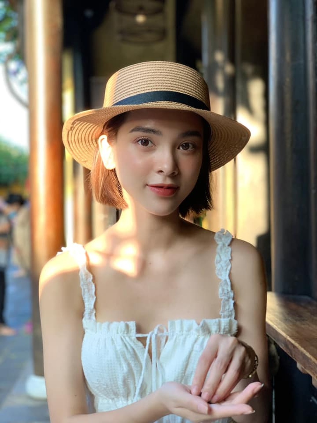 Quỳnh Lương Lối nhỏ vào đời nói gì trước tin đồn có đại gia chống lưng? - 4 Quỳnh Lương Lối nhỏ vào đời nói gì trước tin đồn có đại gia chống lưng? - 4