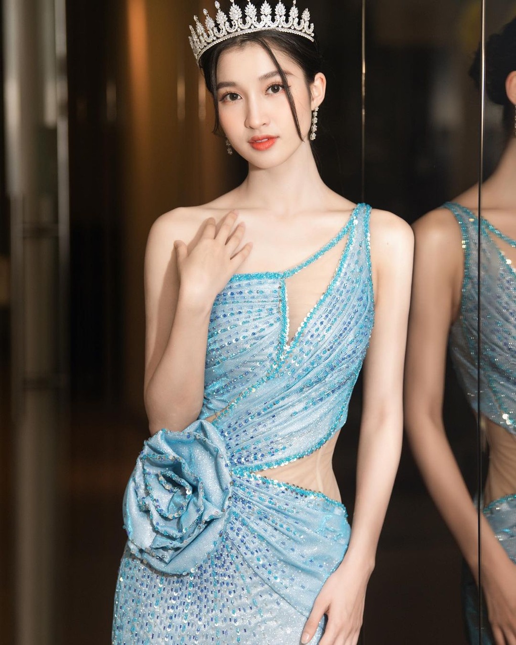 Á hậu Phương Nhi khoe đường cong gợi cảm trong trang phục của Lê Ngọc Lâm - 10 Á hậu Phương Nhi khoe đường cong gợi cảm trong trang phục của Lê Ngọc Lâm - 10