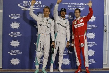 Pole thứ hai liên tiếp cho Lewis Hamilton