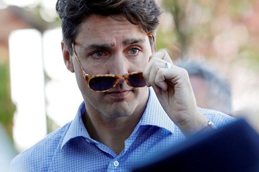 Thủ tướng Canada bị phạt vì không khai báo kính được tặng