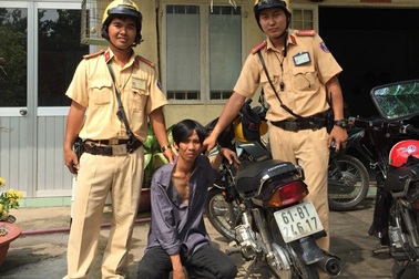 TPHCM: Cảnh sát giao thông cùng người dân bắt gọn tên trộm