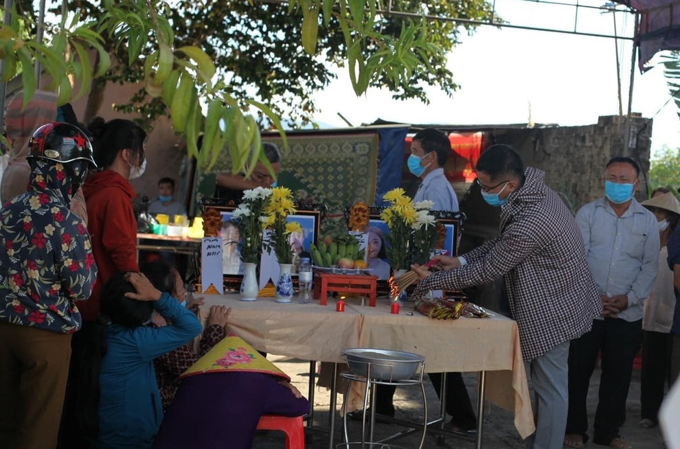 Vụ cháy phòng trà 6 người tử vong: 4 quan tài trong một đám tang - 7 Vụ cháy phòng trà 6 người tử vong: 4 quan tài trong một đám tang - 7