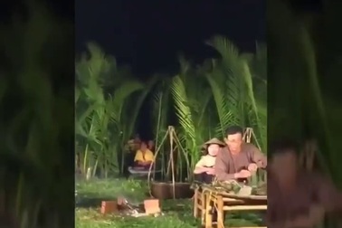 Thực hư chuyện Hoa hậu Đại dương 2017 Ngân Anh đấu giá áo dài 700 triệu nhưng không lấy