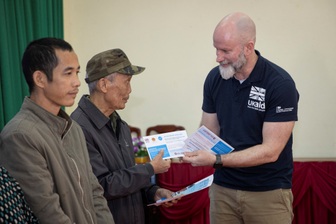 Anh tăng mức viện trợ nhằm giúp Việt Nam khắc phục hậu quả bão lũ