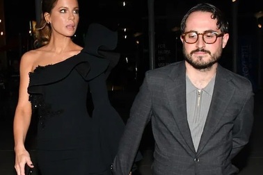 Kate Beckinsale tái ngộ bạn trai kém 20 tuổi