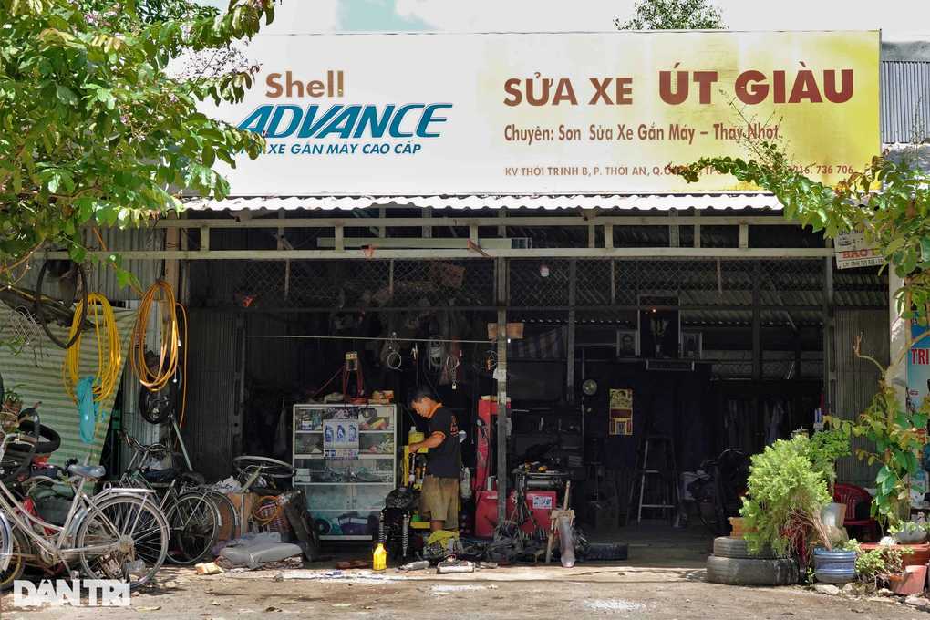 Người thợ nghèo mua hàng trăm xe đạp tặng học sinh - 1 Người thợ nghèo mua hàng trăm xe đạp tặng học sinh - 1