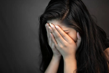 Mẹ mới sinh bế con đỏ hỏn đi tìm chỗ ở vì bị chủ trọ quỵt tiền, đuổi thẳng