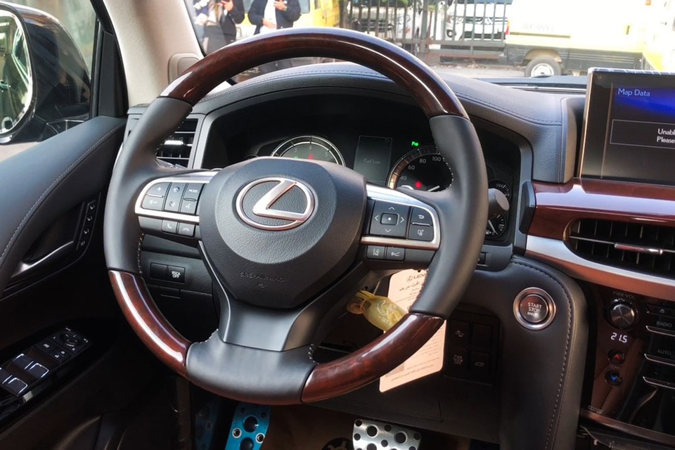 Lexus LX570 Super Sport 2021: Thay đổi nhẹ nhưng đại gia Việt vẫn săn đón - 8 Lexus LX570 Super Sport 2021: Thay đổi nhẹ nhưng đại gia Việt vẫn săn đón - 8