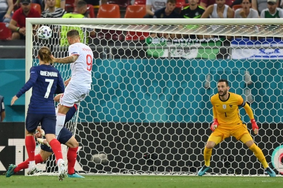 Nỗi đau xé lòng của Mbappe khi hóa tội đồ khiến Pháp bị loại ở Euro 2020 - 2 Nỗi đau xé lòng của Mbappe khi hóa tội đồ khiến Pháp bị loại ở Euro 2020 - 2