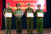 Khen thưởng 3 công an xã dũng cảm cứu người trong vụ đốt nhà người tình