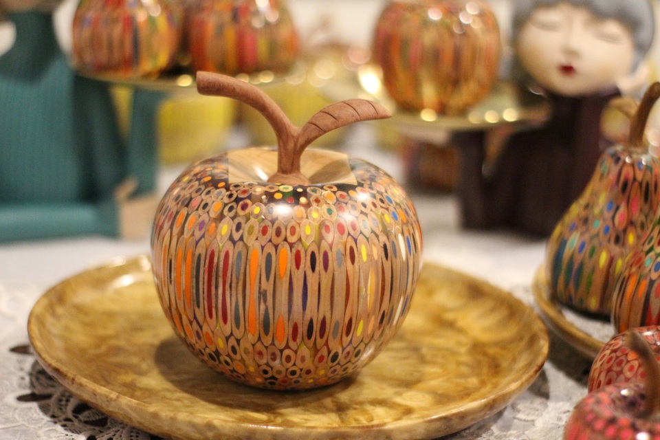 Biến hàng ngàn bút chì màu thành nội thất trang trí nhà có một không hai - 3