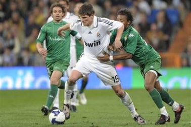 Real Madrid hạ gục Betis bằng tỷ số tennis