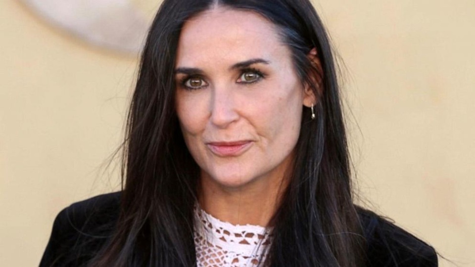 Lộ mặt sưng phồng kỳ dị, Demi Moore bị nghi phẫu thuật thẩm mỹ - 8 Lộ mặt sưng phồng kỳ dị, Demi Moore bị nghi phẫu thuật thẩm mỹ - 8