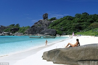 Thái Lan dỡ bỏ lệnh giới nghiêm để thúc đẩy du lịch