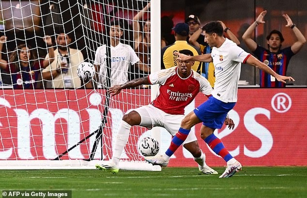 Arsenal ngược dòng hạ Barcelona trong trận cầu có 8 bàn thắng - 1 Arsenal ngược dòng hạ Barcelona trong trận cầu có 8 bàn thắng - 1
