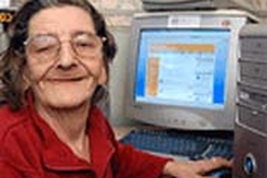 Internet - nơi tình yêu không ngại tuổi tác 