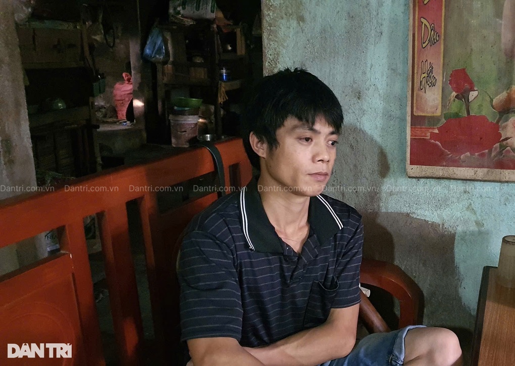 Thương cảnh cha mẹ già yếu nuôi con mù lòa, bệnh tật - 2 Thương cảnh cha mẹ già yếu nuôi con mù lòa, bệnh tật - 2