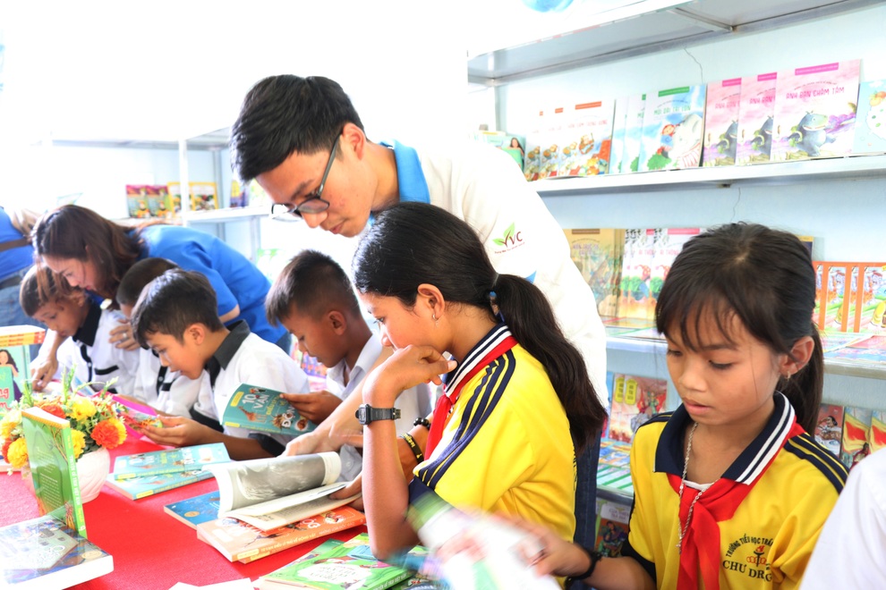 Chàng sinh viên vận động được hàng tỷ đồng hỗ trợ tuyến đầu chống dịch - 2 Chàng sinh viên vận động được hàng tỷ đồng hỗ trợ tuyến đầu chống dịch - 2