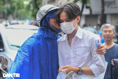 Đừng bao giờ nhìn "con nhà người ta" mà cuống cuồng ép trẻ học!