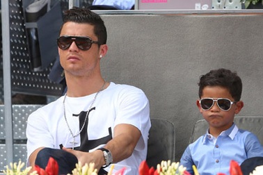C.Ronaldo: “Tôi muốn con trai trở thành ngôi sao hàng đầu”