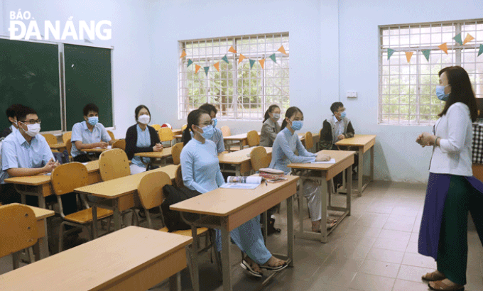 Buổi học trực tiếp của học sinh khối 12 Trường THPT chuyên Lê Quý Đôn. (Ảnh chụp đầu tháng 11/2021). Ảnh: Ngọc Hà/Báo Đà Nẵng
