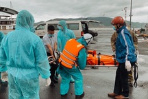 Cứu sống 4 thuyền viên tàu nước ngoài bị nạn ngoài khơi Nha Trang