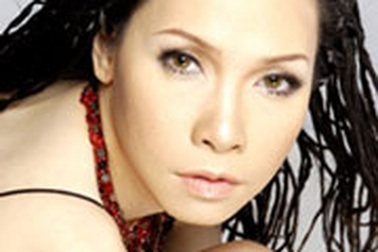 Ca sĩ Phương Thùy lập kỷ lục âm nhạc