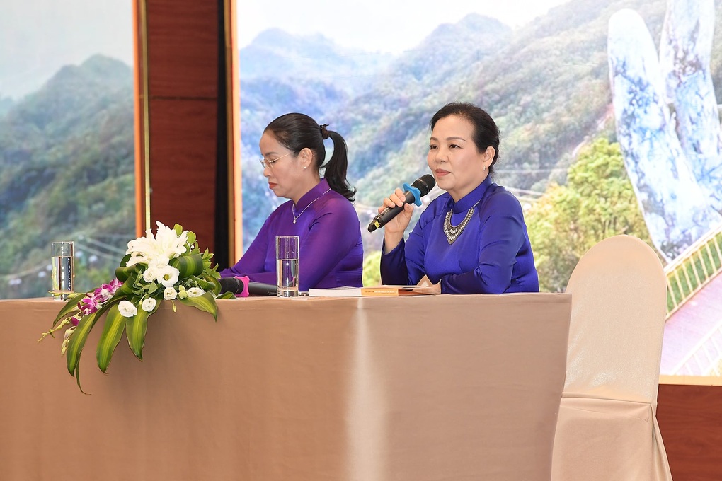 Tài tử Park Sung Woong cùng dàn sao Hàn đình đám dự khai mạc DANAFF III - 3 Tài tử Park Sung Woong cùng dàn sao Hàn đình đám dự khai mạc DANAFF III - 3